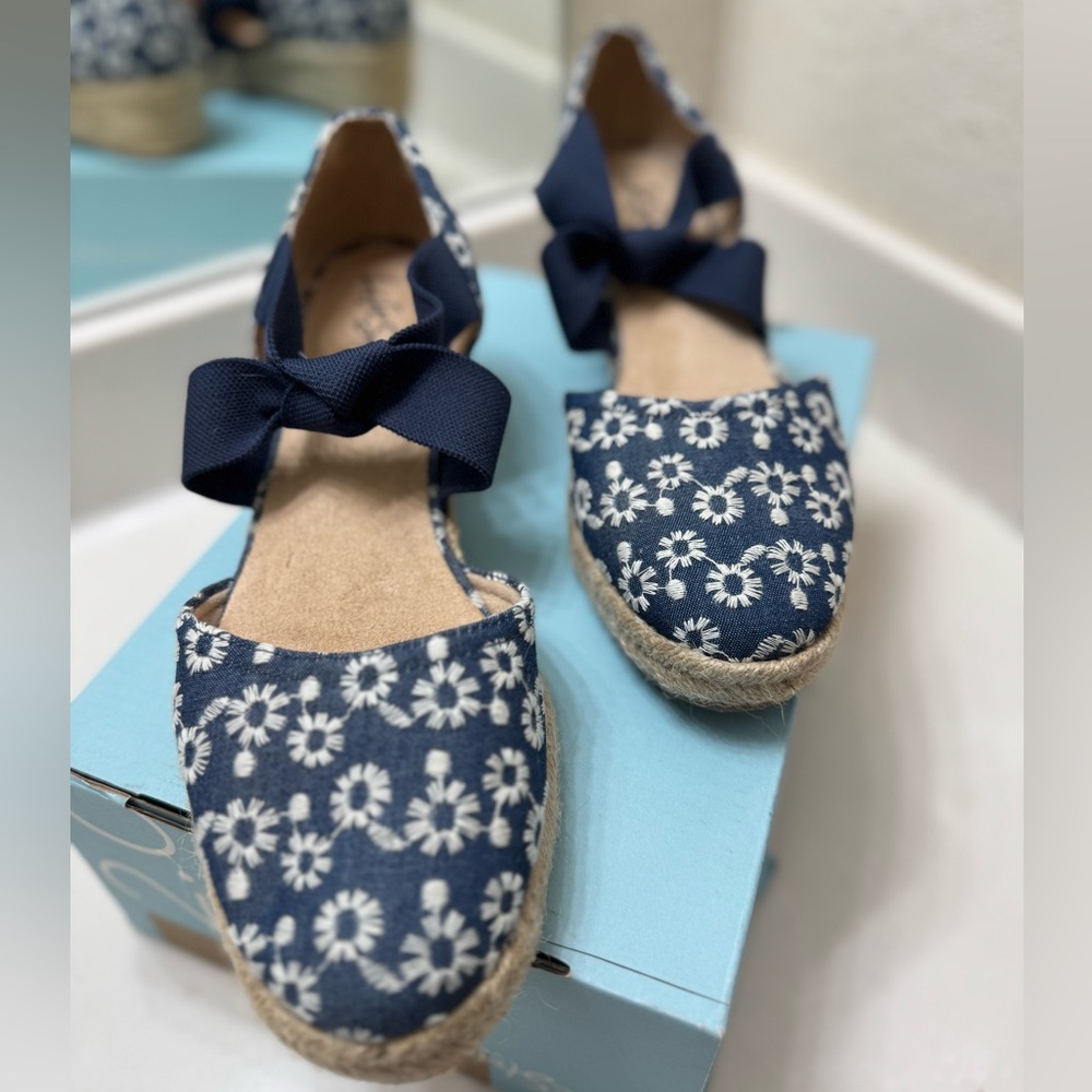 Lifestride Velocity Kascade Size 10M Wedge Sandals Navy & White Floral Shoes NEW